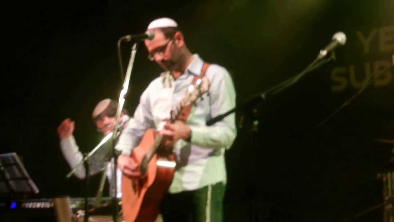 יוני גנוט - בסוף היום בהופעה