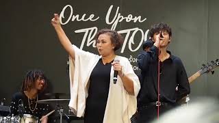 Video voorbeeld van "(Surprise) เพลงเจ็บนิดเดียว | คุณแม่นิตยา ft.THE TOYS #OnceUponTheToys @Groove CTW 28-01-18"