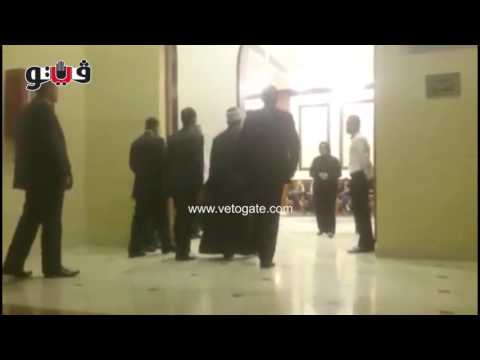 شيخ الأزهر يواسى زوجة الغيطاني في مسجد المشير طنطاوي