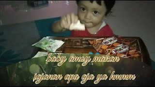 Baby amoy makan jajanan | hmm makanan apa aj ya