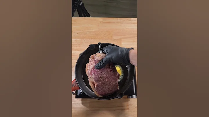 Cooking steaks, the Joe Rogan method #cooking #food #steak