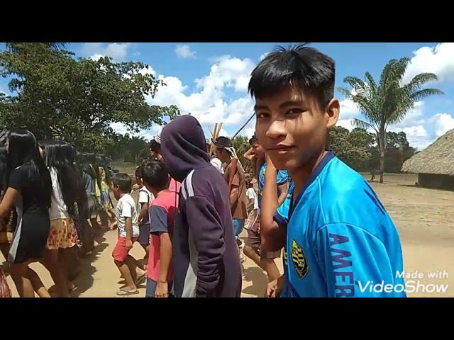 dança do chocalho " yafu" aldeia Capivara do povo Kayabi