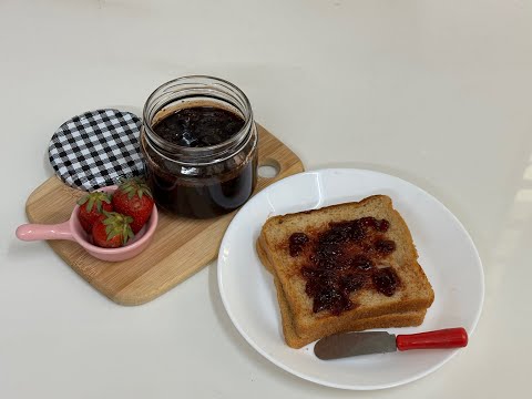 Strawberry jam with jaggery