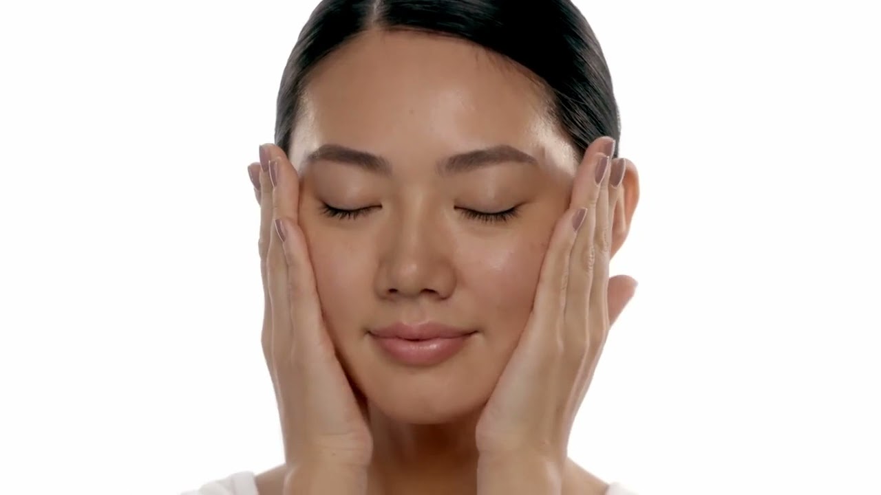 video TATCHA The Essence Plumping Skin Softener