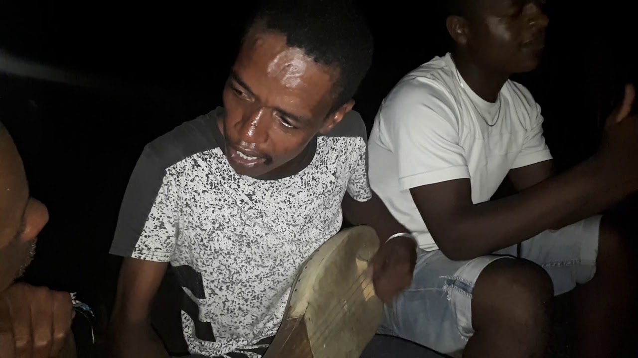 En directe sur la Grève de Mayotte petit langa