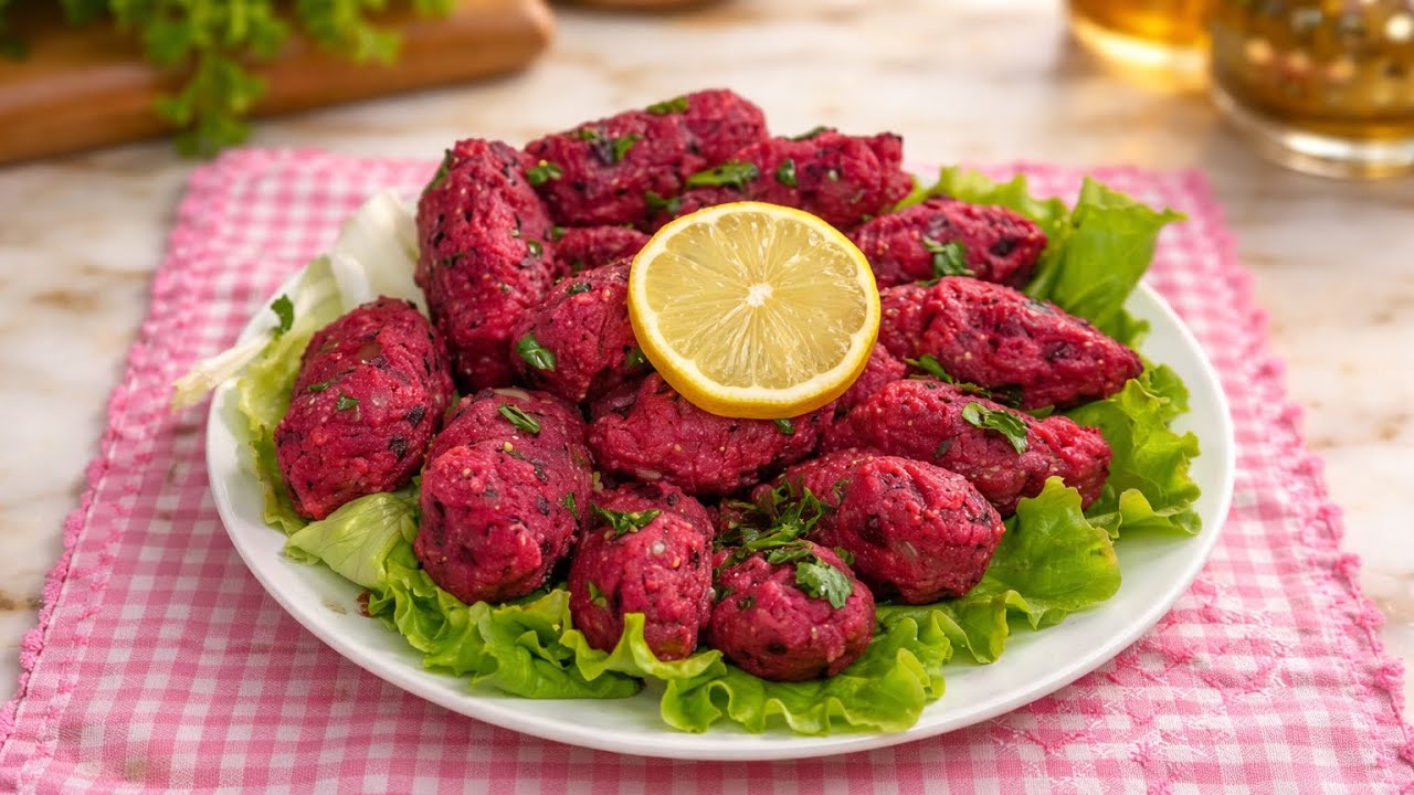 Rengi ve lezzetiyle iddialı pancarlı bulgur köftesi(vegan meze)