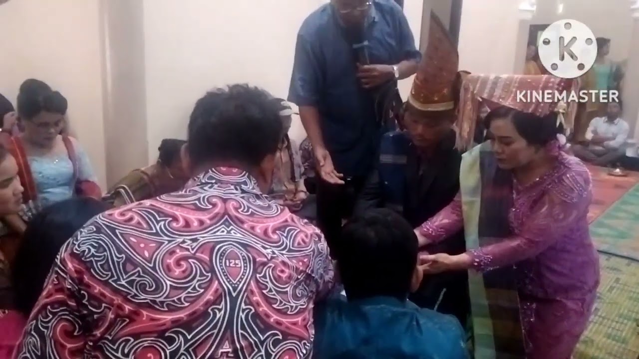adat batak memasuki rumah baru.