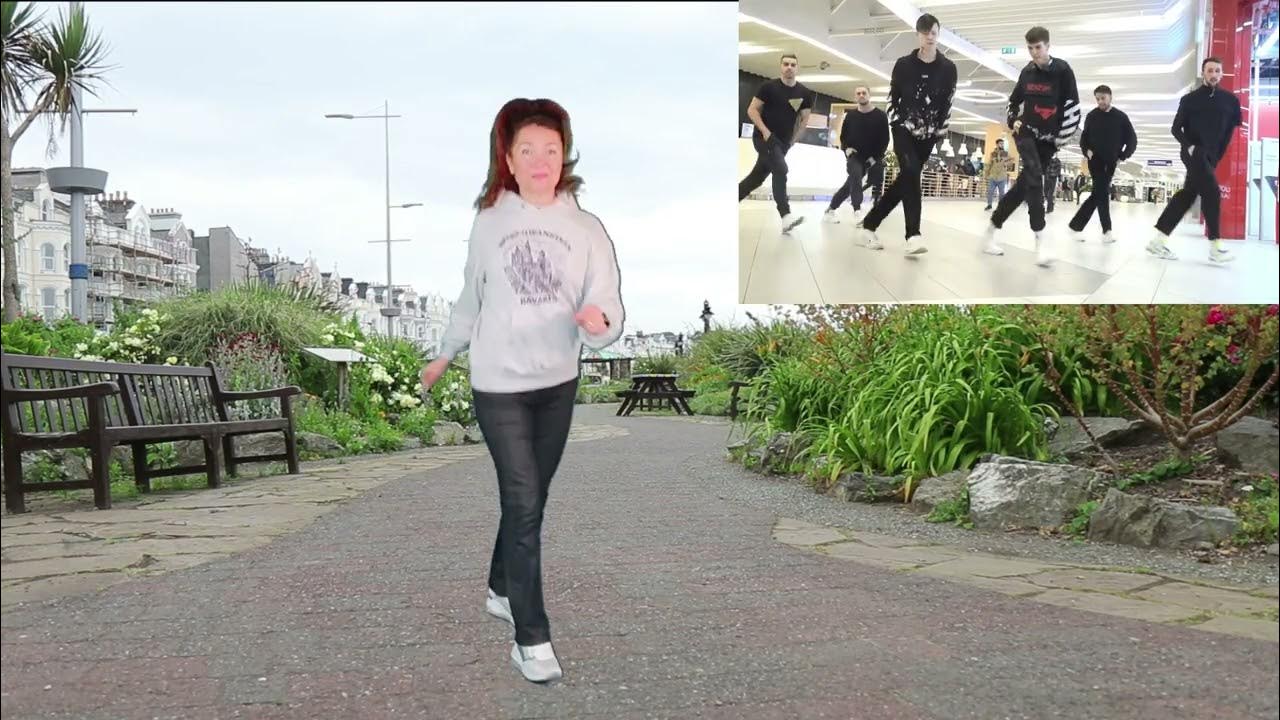 Китайский танец на площади. Клип про китай. Фото танцующего робота. Китаянка танцует под музыку. Китаянка танцует как робот.