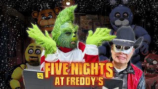 EL GRINCH juega con MANITO a Five Nights At Freddys Plus | Mnaito y Maskarin | Navidad de TERROR