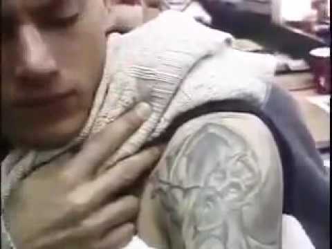 მაიკლის ტატუს გაკეთების პროცესი