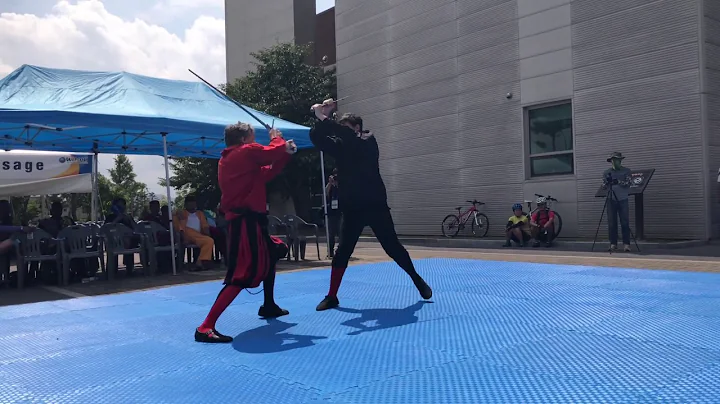 Renaissance Longsword demo warm-up at the World Ma...
