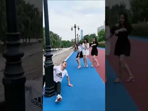 شوفو لما البنات تعاكس الشباب ايه بيحصل