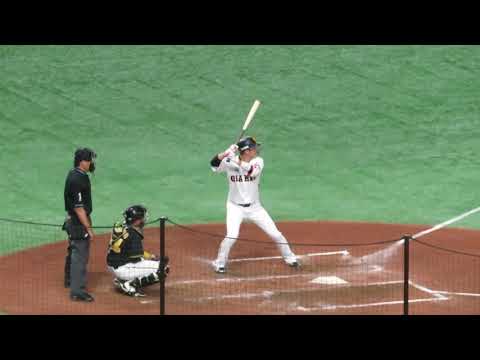■巨人－阪神■  巨人坂本勇人 内野手が、36号ソロを放った。1点リードの3回2死、阪神岩貞のチェンジアップをレフトスタンドに運んだ。