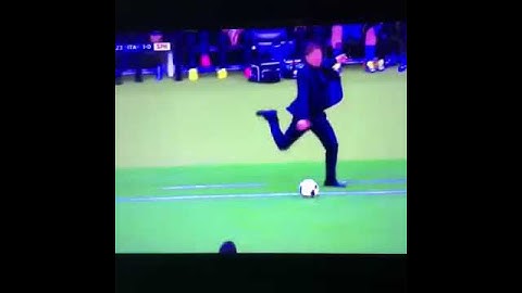 Conte kicks away the ball during Italy - Spain (Euro 2016)!