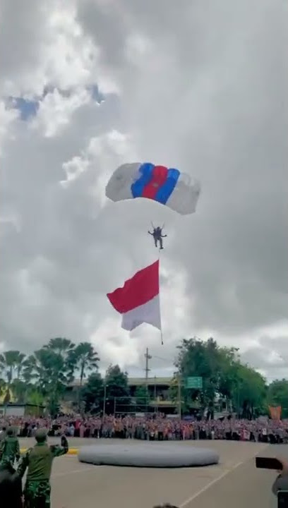 Story WA keren, drumband Taruna Akmil & Terjun Payung TNI-AL