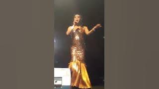 Banci nyanyi panggung