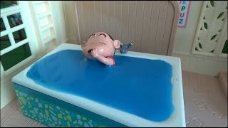 Crayon Shin Chan Bath Time Toys Play Video For Kids screenshot 2