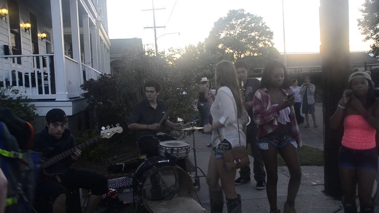 Obejrzyj Jazz Fest 2013 05-05-2013 Band playing Outside the Gates w YouTube Obejrzyj Jazz Fest 2013 05-05-2013 Band playing Outside the Gates w YouTube