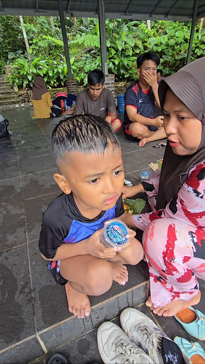 bapak bapak makan apaan itu rusdan