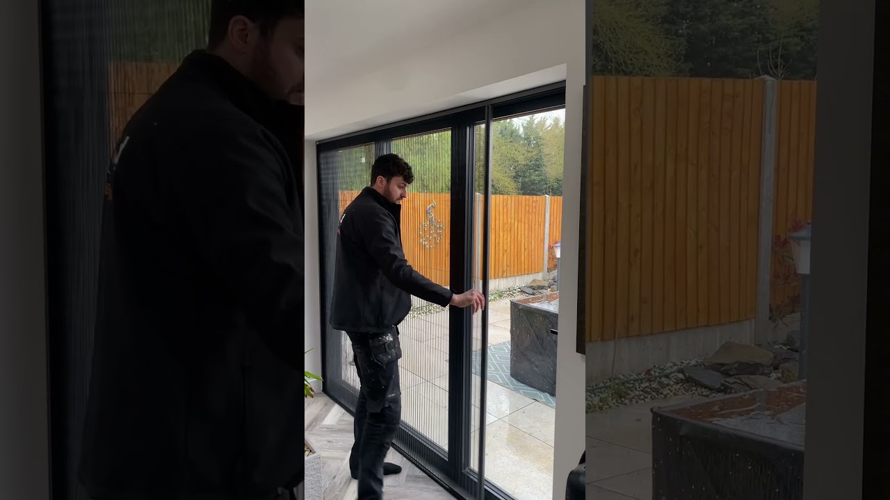 Keep the bugs out with Blind Screen™️ 