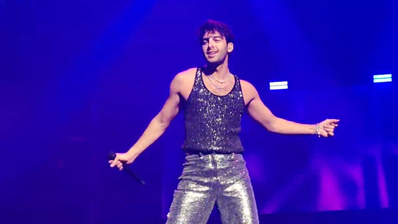 Darin - Can't Stay Away / Superstar (Halmstad Arena, Sweden, 07.10.2023)