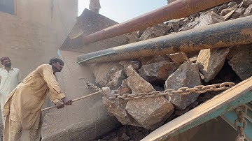 “Real Stone Crusher Power 💥 Giant Rocks Jammed in Hopper | Unstoppable Hammer Machine in Action