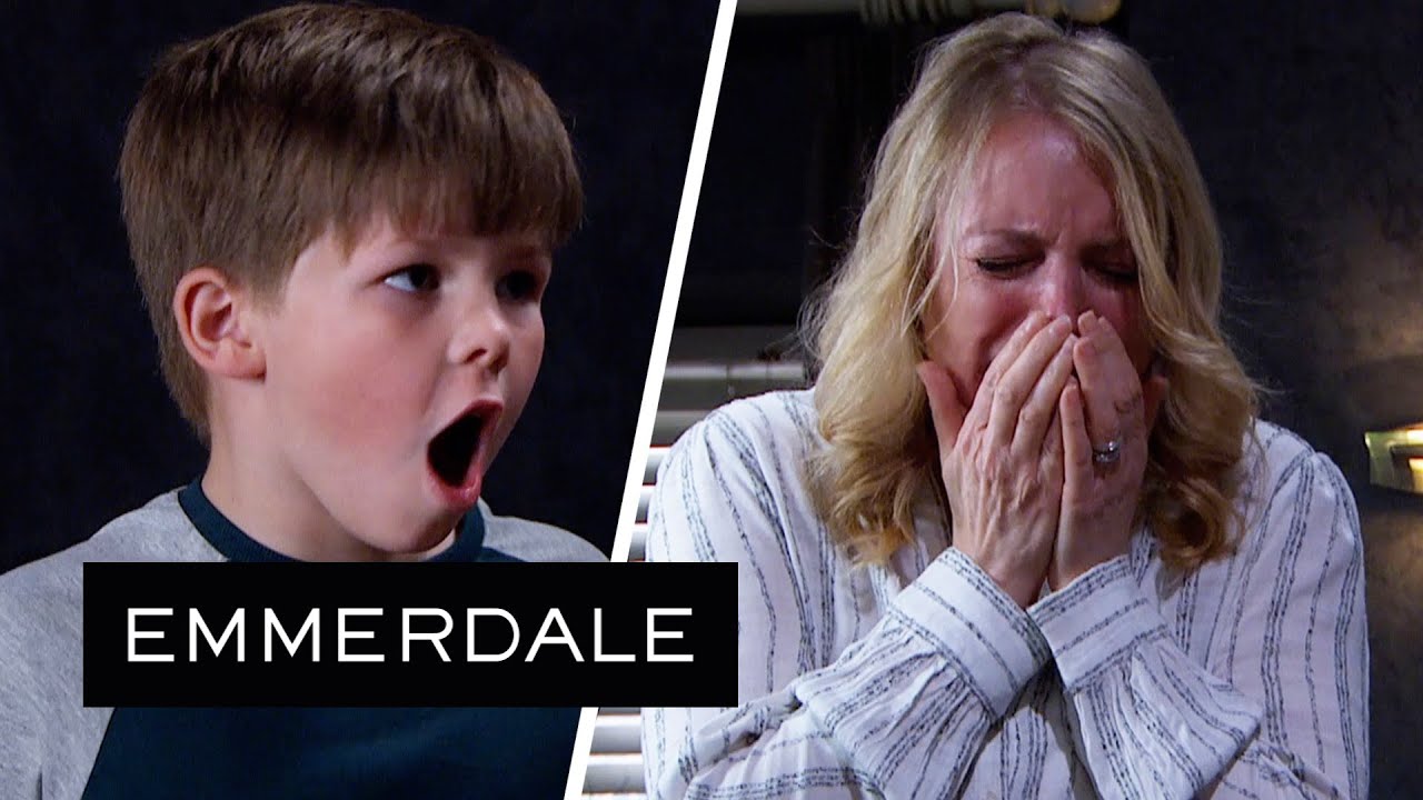 Emmerdale - Nicola Loses Control in Front of Carl - YouTube