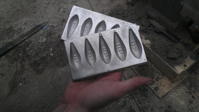 Making lead fishing weights in wooden moulds 