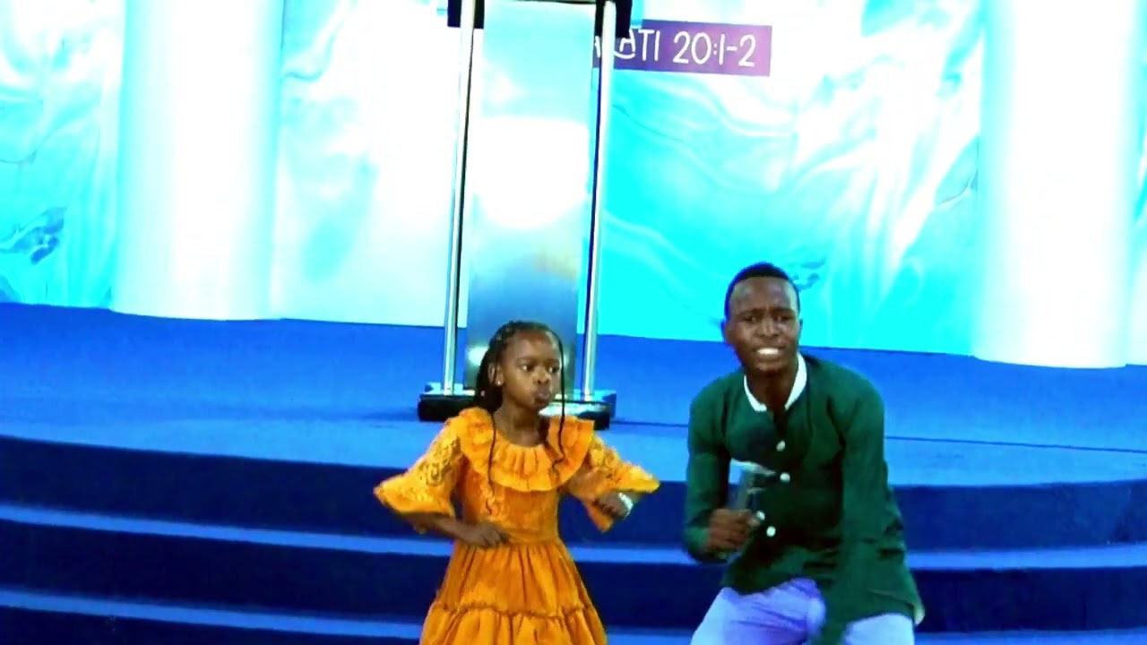 UTAGUSWA SANA KADADAA PASKALI NA YOHANA ANTIONY WAKIWASHA MOTO MITO YA BARAKA CHURCH