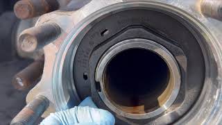 Kenworth T680 Changing Wheel Bearings&Seal