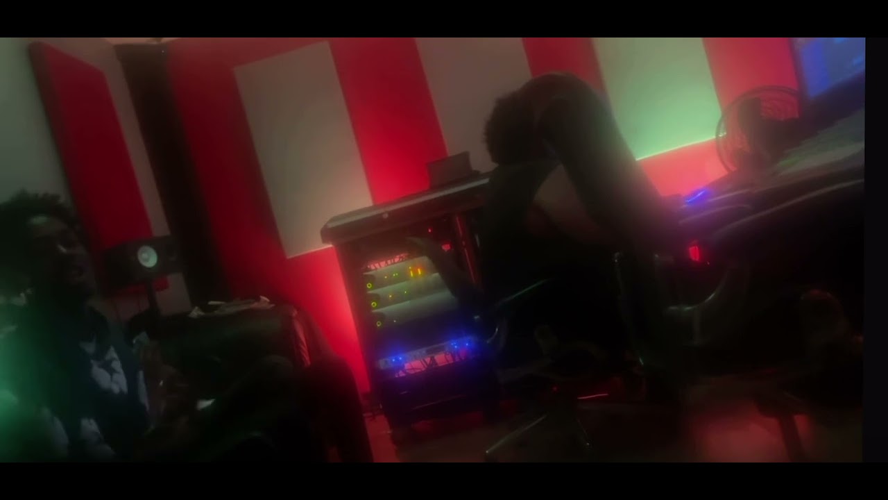 Woodboyz/12900/studio vlog with/vari/babyscoom