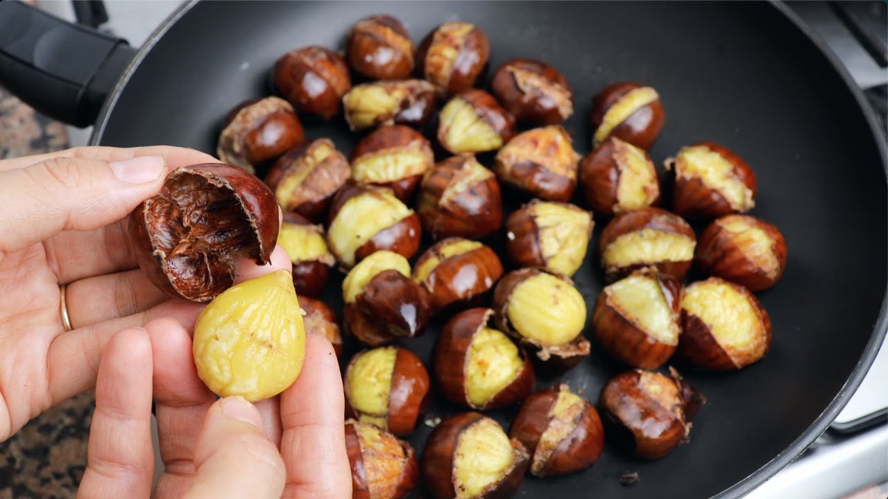 new quick trick for cooking chestnuts in a pan ! they peel alone! few  people know that ! 🌰 🌰 