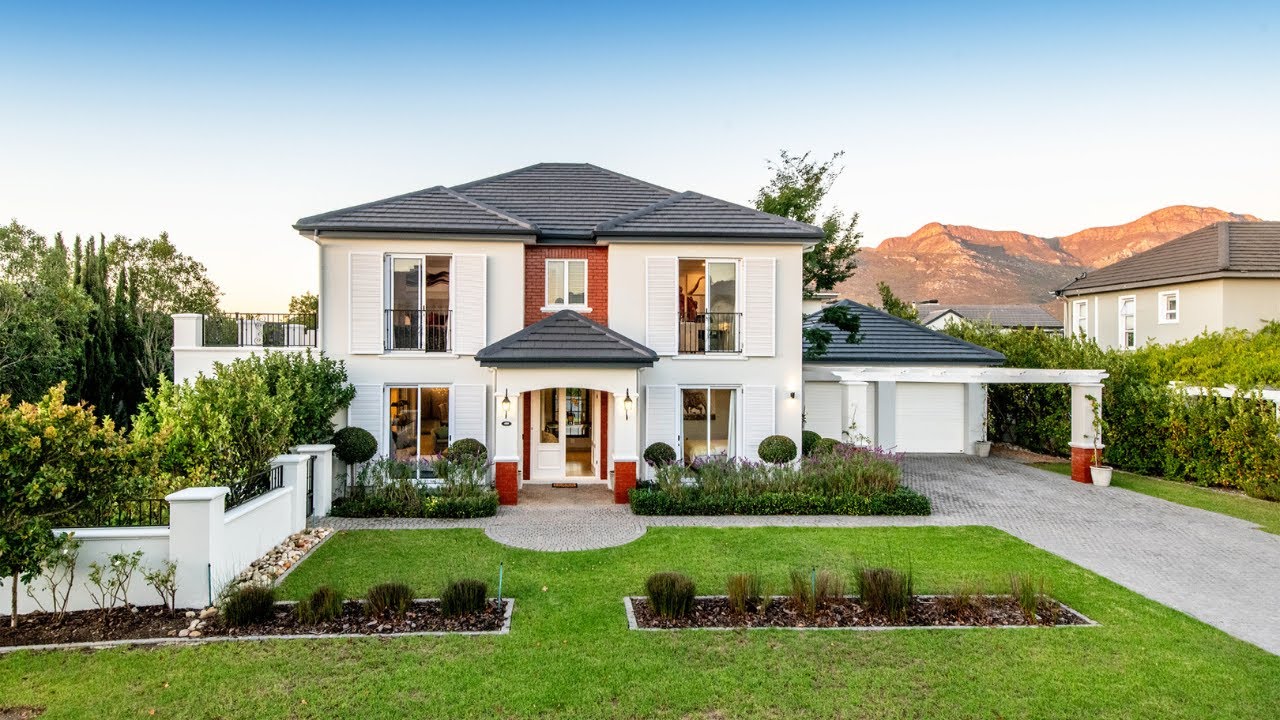 4 Bedroom House For Sale in Val De Vie Estate, Winelands, South Africa