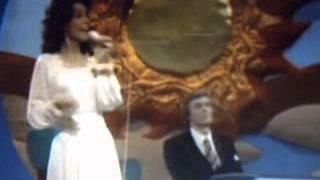 Video thumbnail of "( KAREN CAPENTER at 32 she DIED  )  " TOP of The WORLD "  { A VERY SICK KAREN }  70'S"