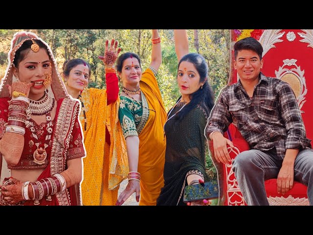 महिला बारातियों का खतरनाक डांँस 🤣🔥 !! Kumaoni Marriage || Choliya Dance || Pahadi Lifestyle Vlogs class=