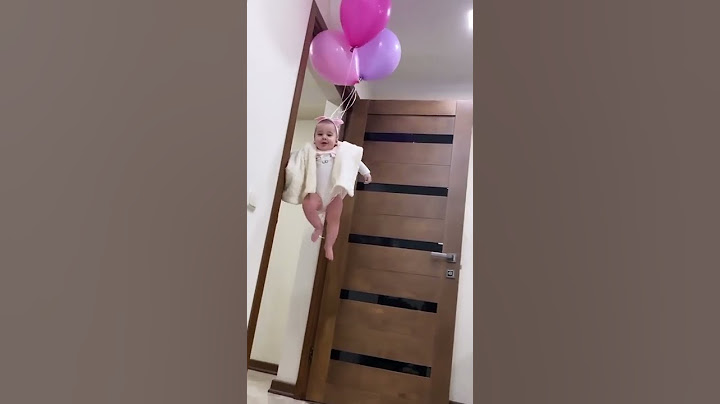 طفل يطير في البالون