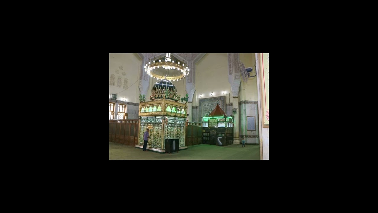 نَظَرْتُ بِعَيْنِ الْفِكْرِ فِي حَانِ حَضْرَتِي \ على الأوليا ألقيت سري وبرهاني . زين القلباوى