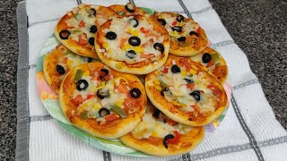 ميني بيتزا بالخضار المتوفرة وطريقة سهلة لتحضير صوص البيتزا -Mini Veggie Pizza (Cheezy)