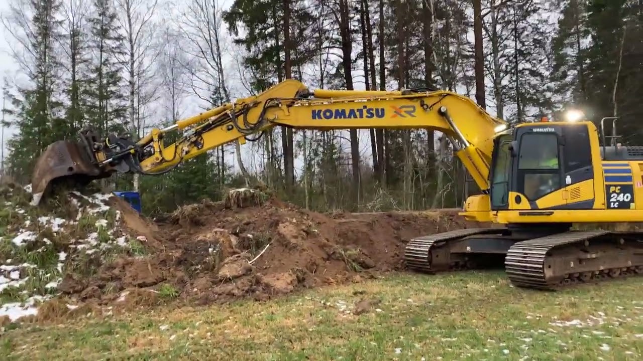 Bandgrävare Komatsu PC240LC-11 med flertal skopor och andra tillbehör