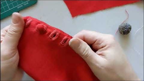 Making medieval cloth buttons