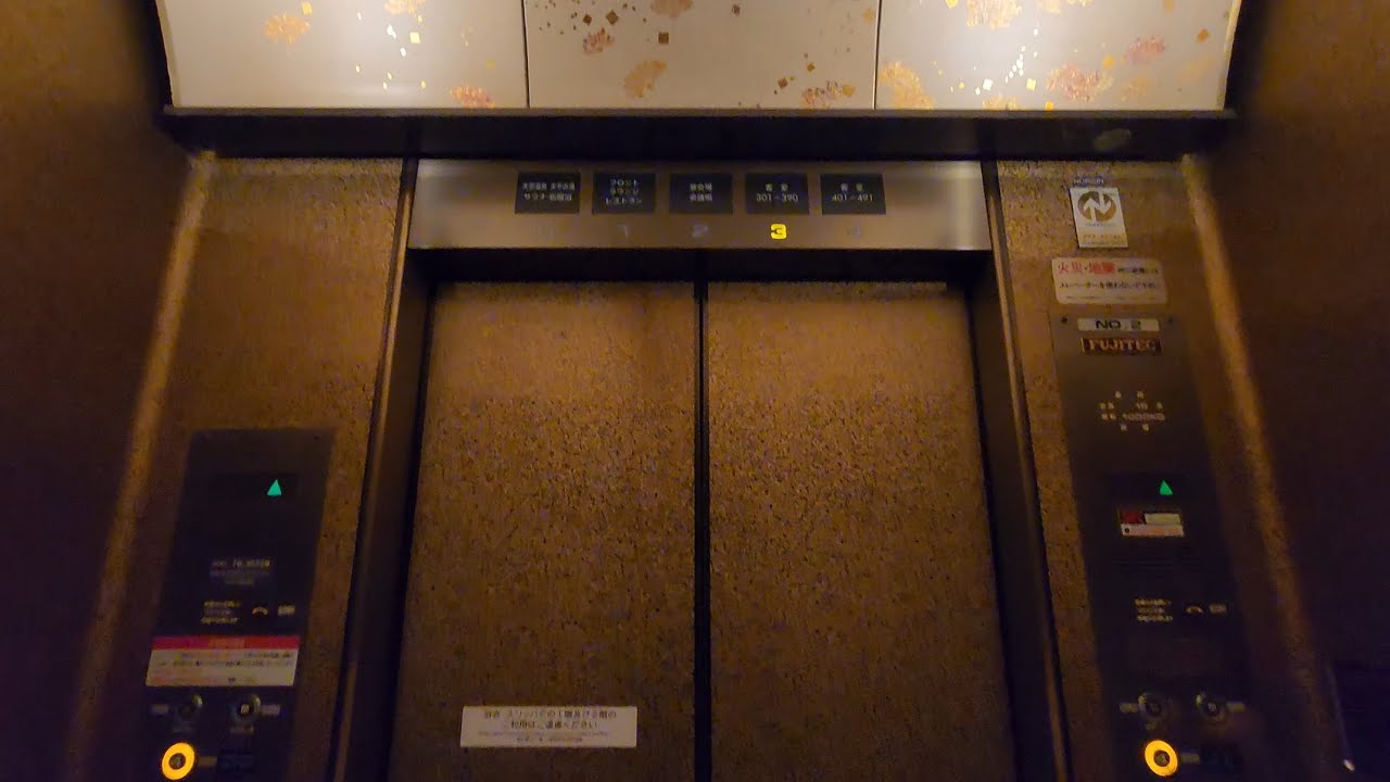 豪華なオーダー型　古いフジテック製エレベーター