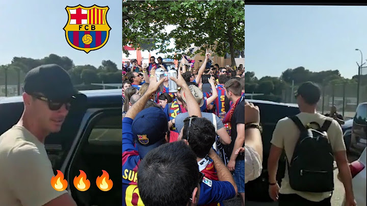 Lewandowski ARRIVES in Spain after Signing for Barcelona 🔥, fans rush for autograph as Raphinha