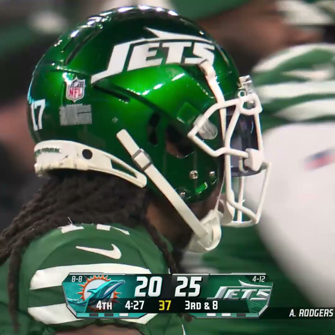 Davante Adams catches for a 29-yard Gain vs. Miami Dolphins