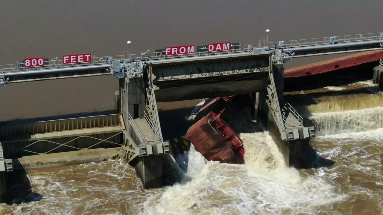 Barge in Bevill lock and dam. Pickensville AL