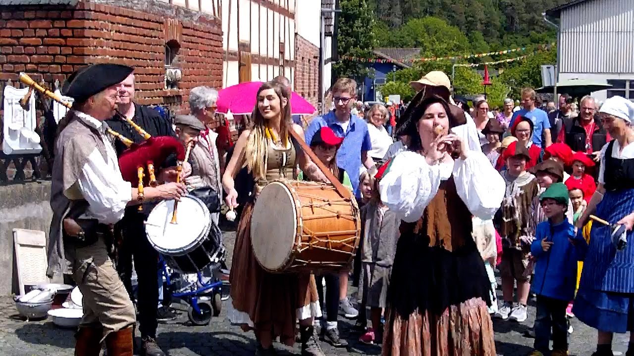 Räuberumzug auf dem Posträubermarkt in Dexbach mit Poeta Magica