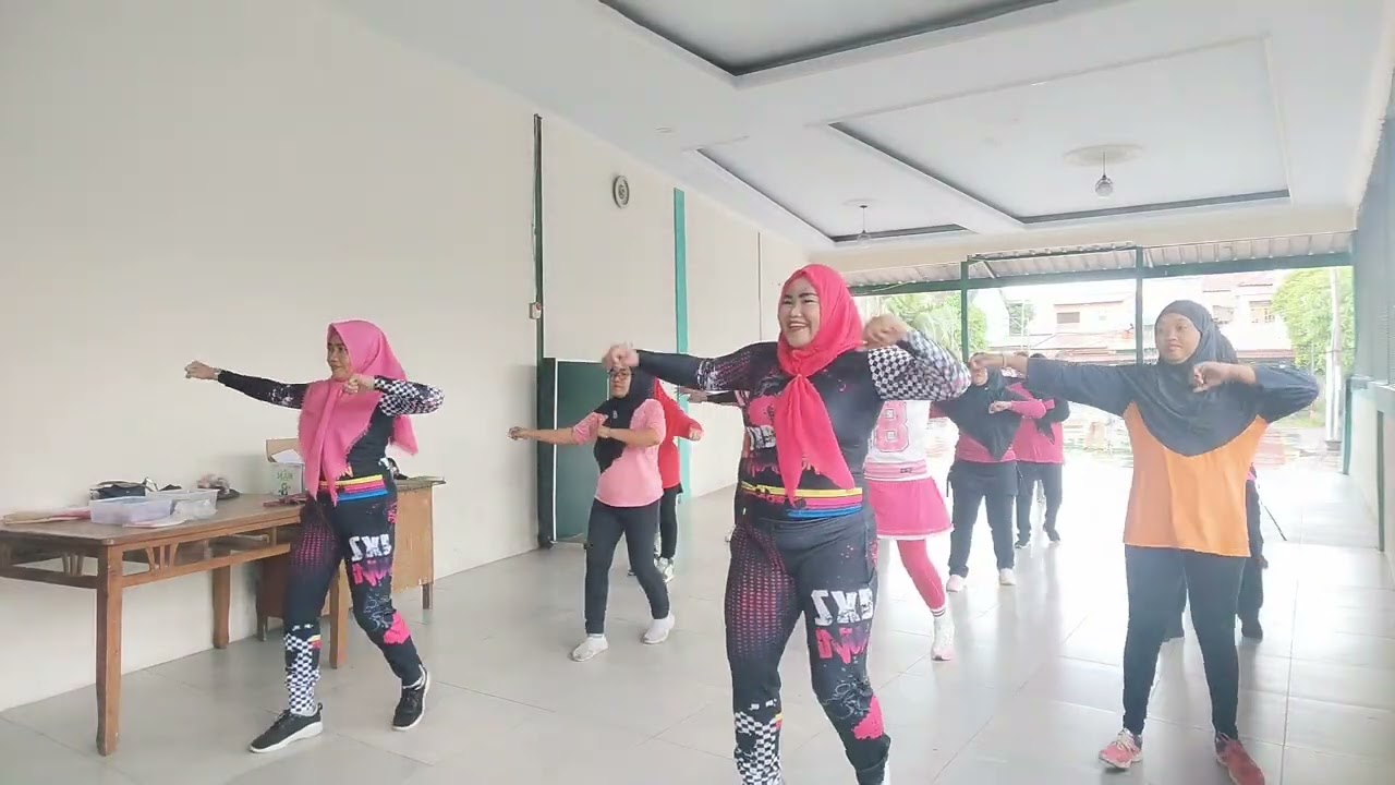 Aerobic FiiJay cLuster , bersama Maya Pasti Bisa