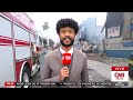 Incêndio toma conta de prédio comercial em SP e bombeiros tentam controlar | CNN NOVO DIA