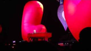 Elton John - Your song (Barcelona '09) screenshot 1