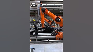 Use of Kuka robots in the assembly of Volkswagen vehicles #robot #robotics #machine