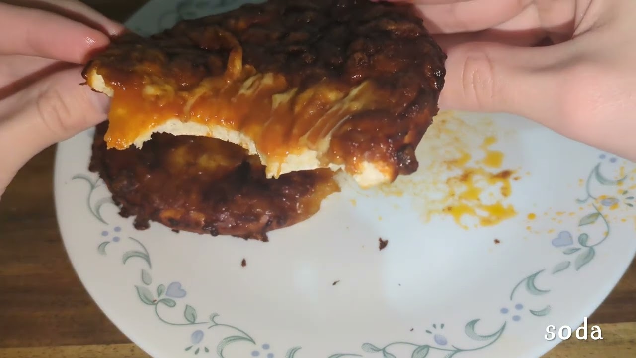 Пробую маленькие пиццы McCain с Веджемайтом.